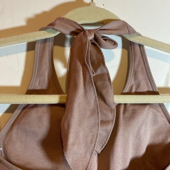 Puma Blush Bow Halter Sports Bra EUC Small - Picture 7 of 7